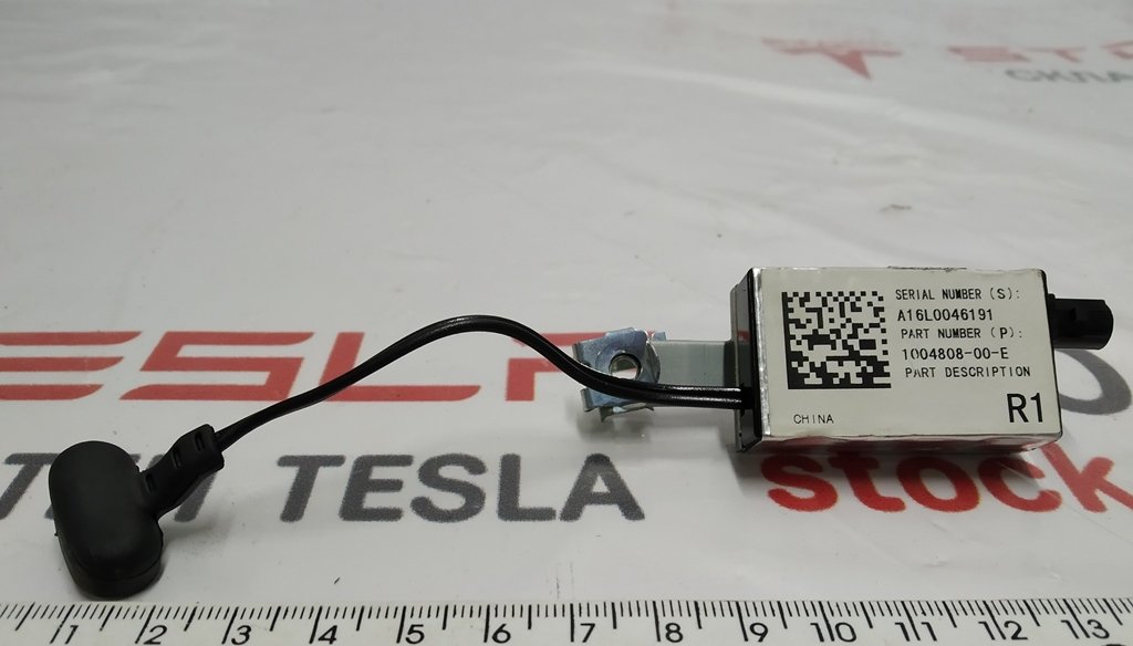 1 هوائي مكبر الصوت FM2 - NA EU APAC (يسار) Tesla model S، model S REST 1004793-00-F
